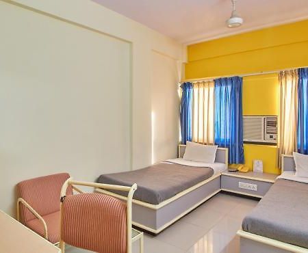 Hotel Aditya Rajkot Buitenkant foto