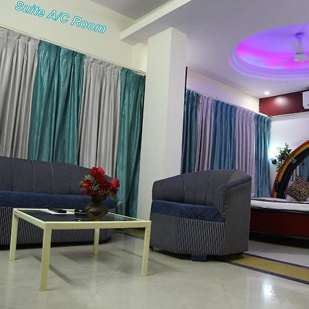 Hotel Aditya Rajkot Buitenkant foto