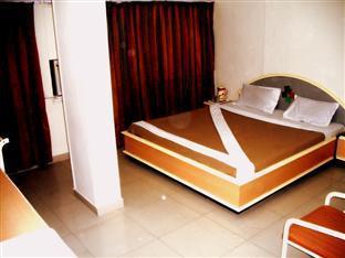 Hotel Aditya Rajkot Buitenkant foto