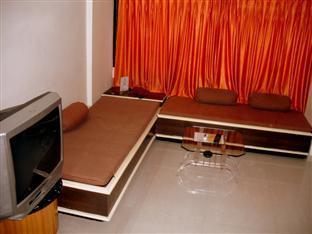 Hotel Aditya Rajkot Buitenkant foto