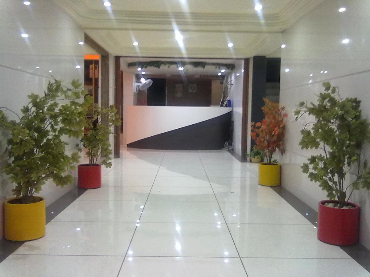 Hotel Aditya Rajkot Buitenkant foto