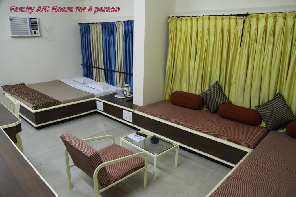 Hotel Aditya Rajkot Buitenkant foto
