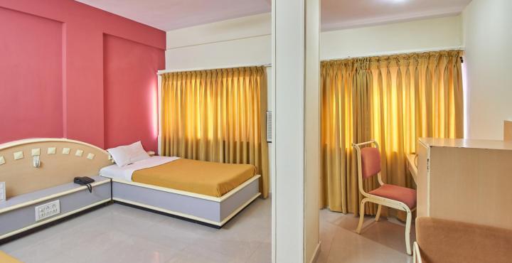 Hotel Aditya Rajkot Buitenkant foto