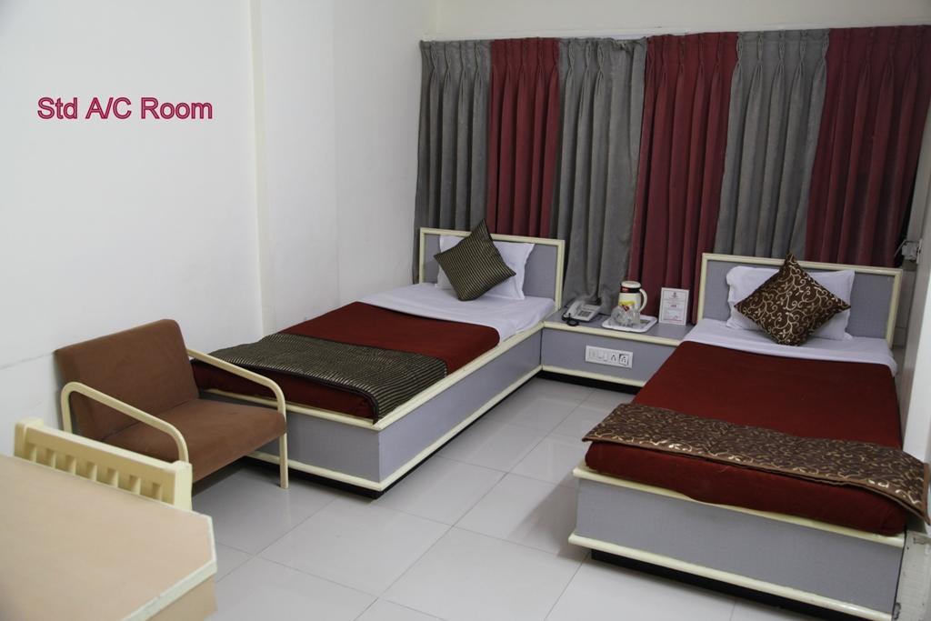 Hotel Aditya Rajkot Buitenkant foto